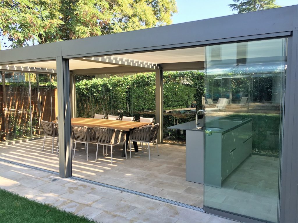 diseño de exteriores con toldos, velas y pérgolas